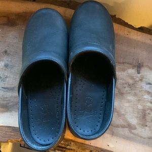 Black oiled leather Dansko clogs